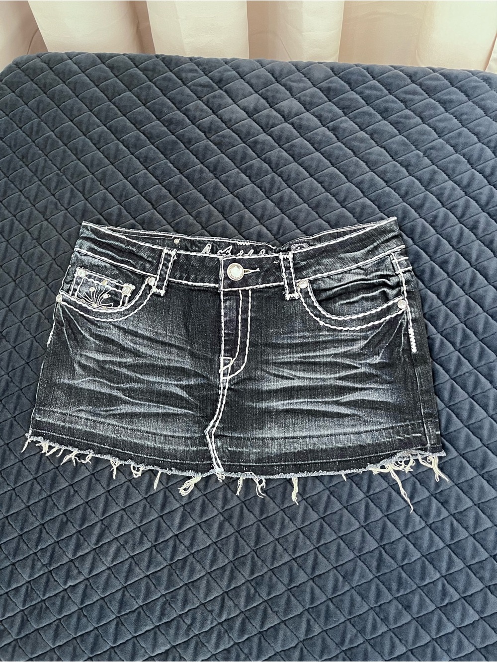 Y2K Dark Denim Mini Skirt Women’s Large LA idol USA Diamond Style Buttons 2000s